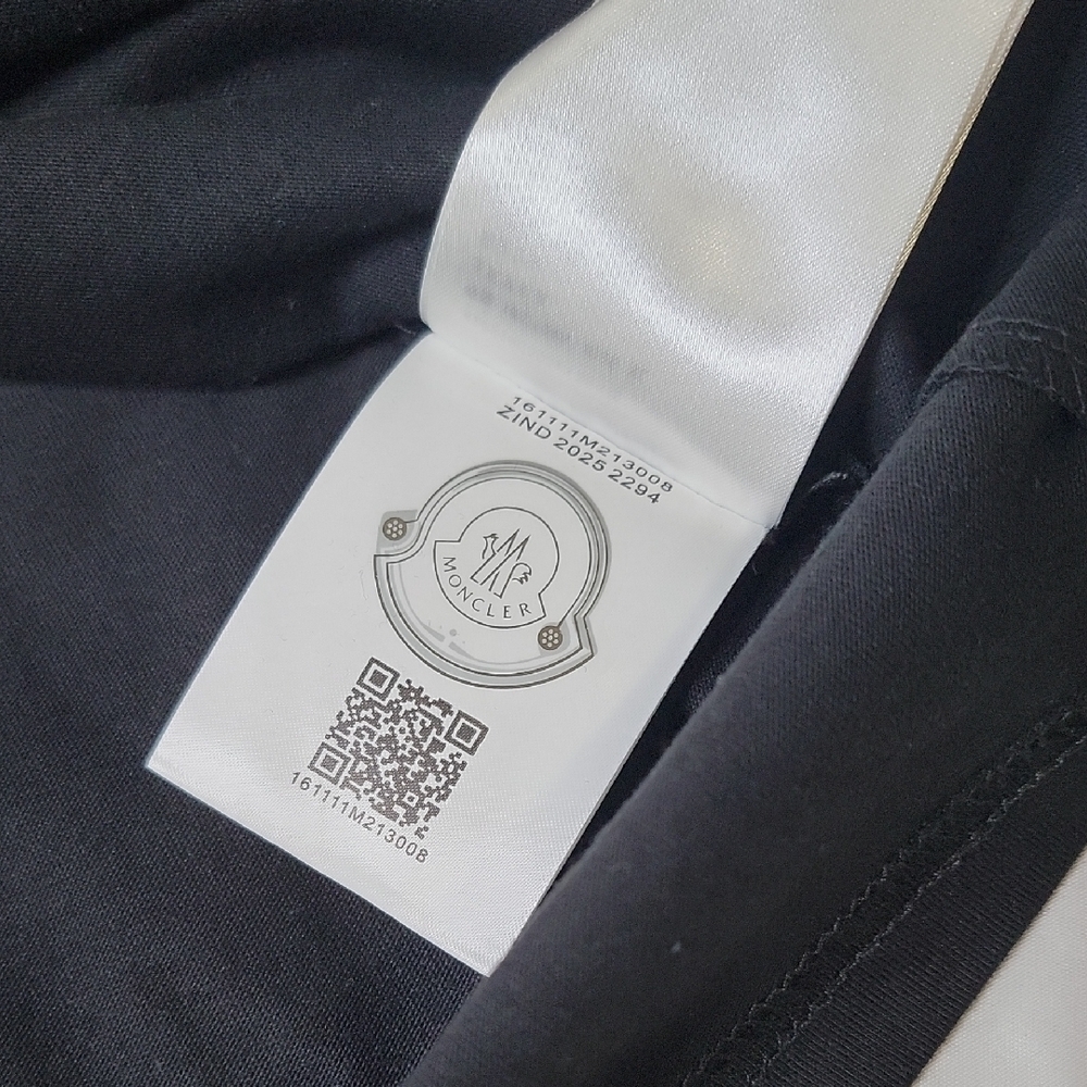 Moncler Black Short Sleeve T-Shirt with White Logo - Picture 5 of 6